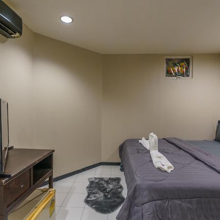 Cheqinn Bed Sukhumvit 4 Nana Plaza Bangkok Exterior foto
