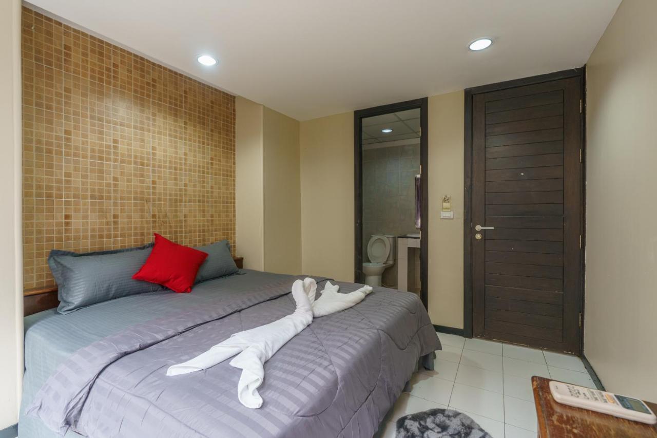 Cheqinn Bed Sukhumvit 4 Nana Plaza Bangkok Exterior foto