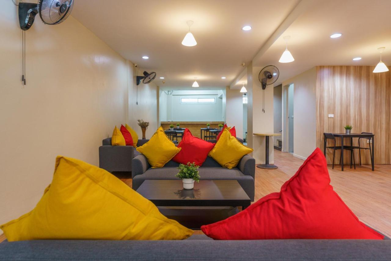 Cheqinn Bed Sukhumvit 4 Nana Plaza Bangkok Exterior foto