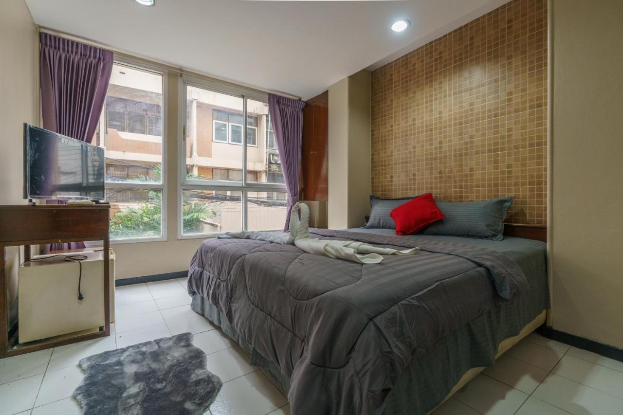 Cheqinn Bed Sukhumvit 4 Nana Plaza Bangkok Exterior foto